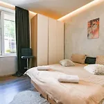 Velar 1Bdr Apartment